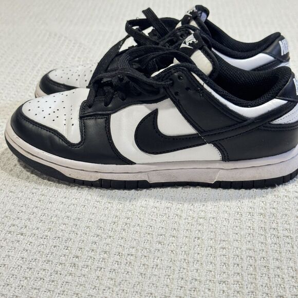Nike Boys Dunk Low NM GS Racer Black Size 5.5Y BRAND - Picture 1 of 7